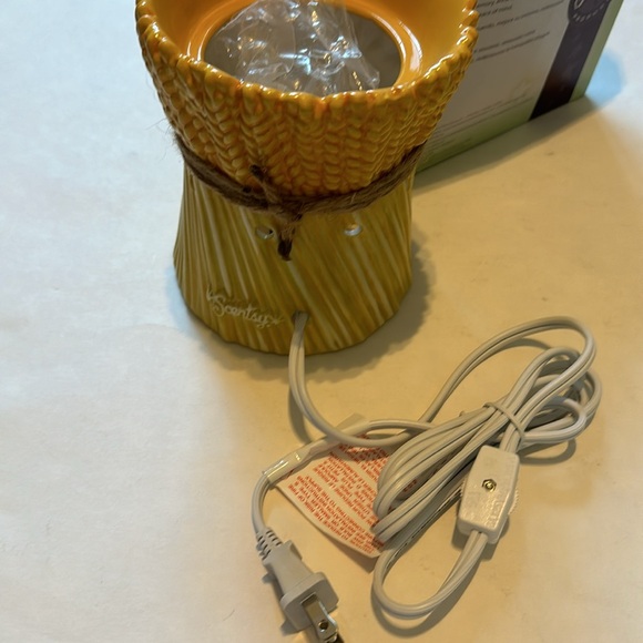 Scentsy Grateful Harvest Premium Wax Warmer - Picture 2 of 14